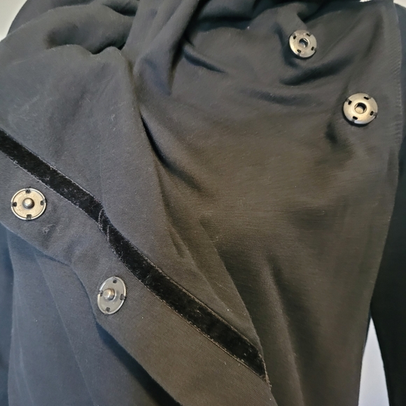 Lululemon Savasana Wrap in Black, VGUC, Size 6 - Picture 5 of 10